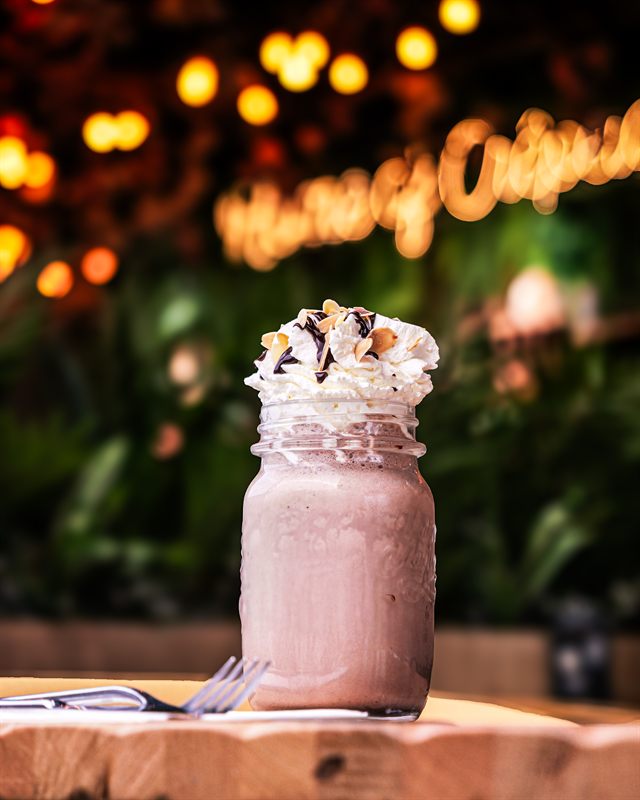Milkshake Nutella Bueno Lovers avec Kinder Bueno et crème chantilly