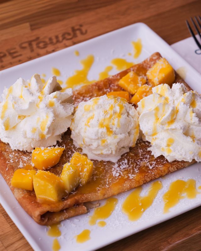 Crêpe Tropical Exotic aux mangues fraîches, coulis exotique et glace vanille